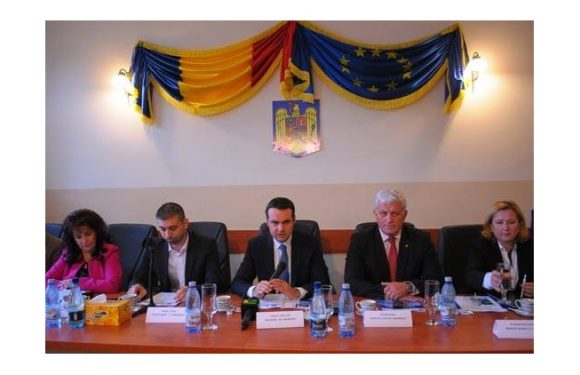 Semnarea contractul pentru reabilitarea si extinderea retelei de distributie a apei potabile si a retelei de apa uzata